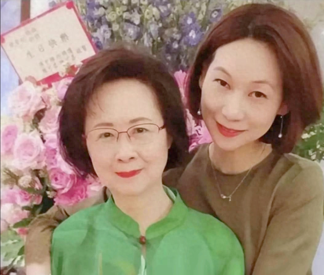 琼瑶遗作重燃：让平家子女和整个娱圈沉默，谁还记得《还珠格格》