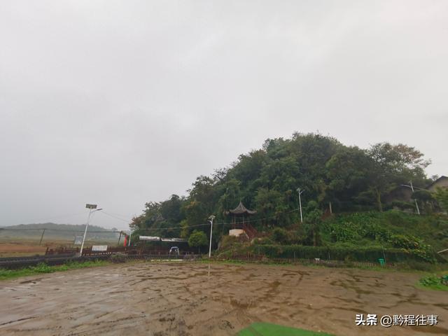 寻找一个古人类遗址不遇，居然无意间发现了一个躲匪洞