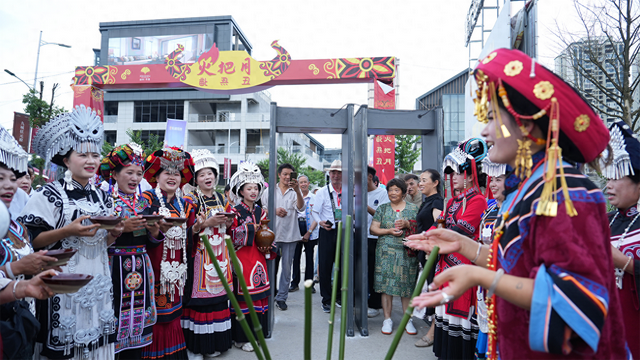 盘州：燃情夏日！万人共度篝火狂欢夜