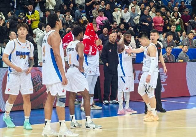 北京爆冷不敌下游球队	，京媒揪出最大输球罪人，能不能换杨鸣来？