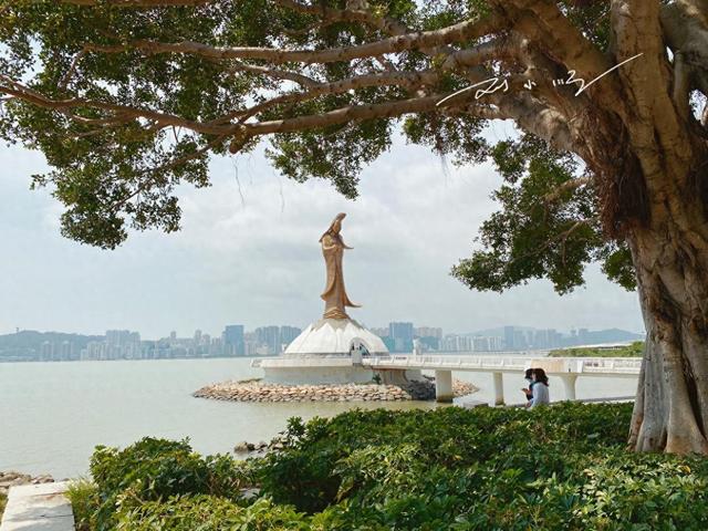 澳门海边竟然有一尊“观音像”，风格很特别，好多游客还不知道？