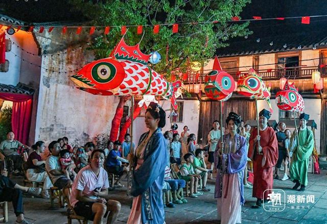 国庆夜游新体验，金华古街鱼灯巡游靓