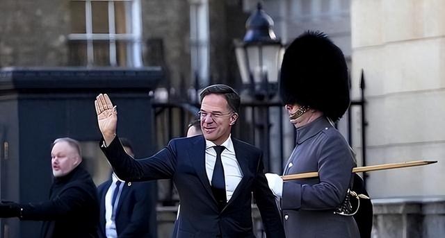 32国联盟已经增兵，军舰2路进逼中国	，中方74岁老将出马，以1对多