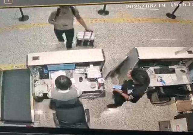紧急电话！8L9871航班，推迟起飞14分钟！