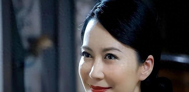 54岁俞飞鸿不结婚，冯唐问她生理需求，她说有男人陪了她近20年