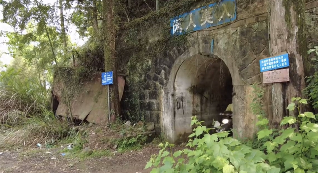 浙江大山里，竟藏一座废弃的“小香港”，如今人去楼空！