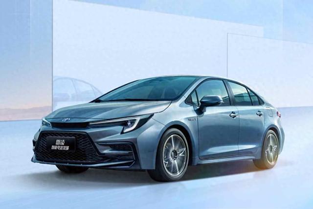 丰田精简燃油车潮起，姐妹车型内耗成谜，下一辆停售的是谁？