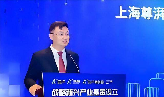 一个都跑不掉！华为600万年薪高管，带13人偷芯片，如今下场解气