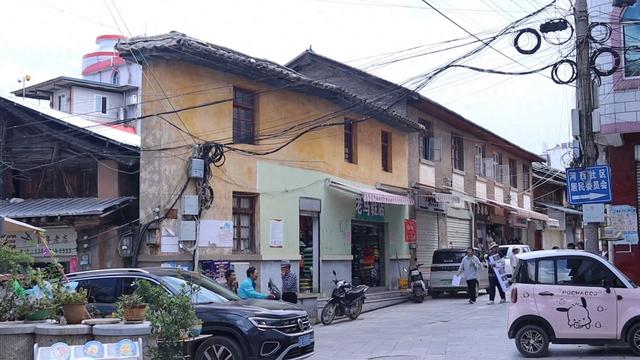 昆明动车直达，又一座小众的千年古镇，四季如春，古迹遍布