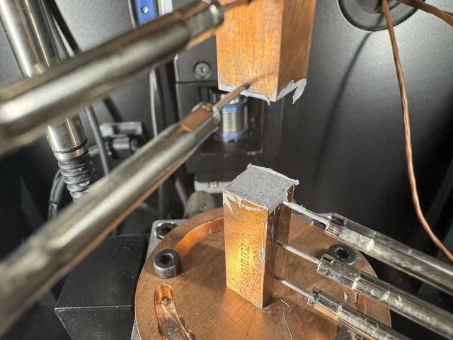 电脑里有股“醋味”？警告：这款导热硅脂会腐蚀你的 CPU