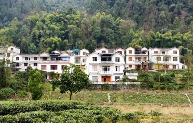 湖北有个低调的村落，风景优美，山清水秀，群山环绕