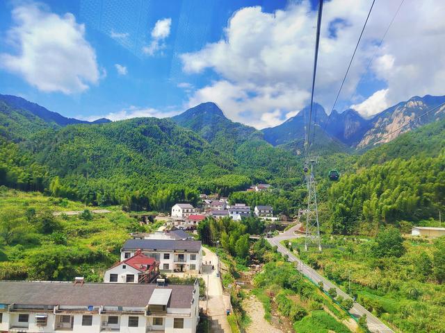 安徽：在潜山坐缆车 三魂吓掉二魂半 还有半魂不沾身