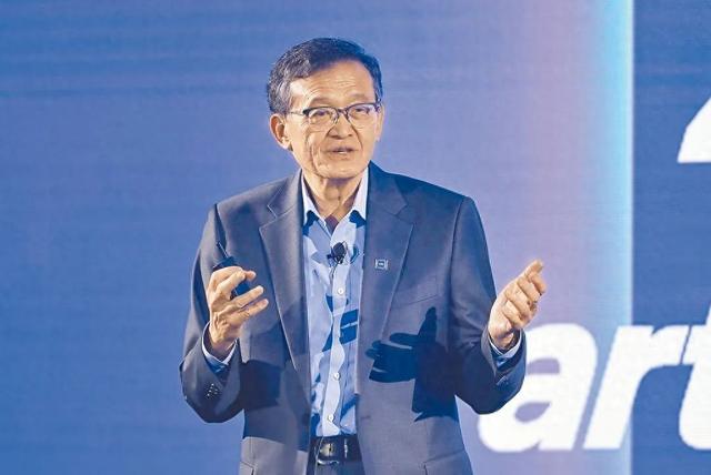 英特尔内斗升温，传将分拆代工