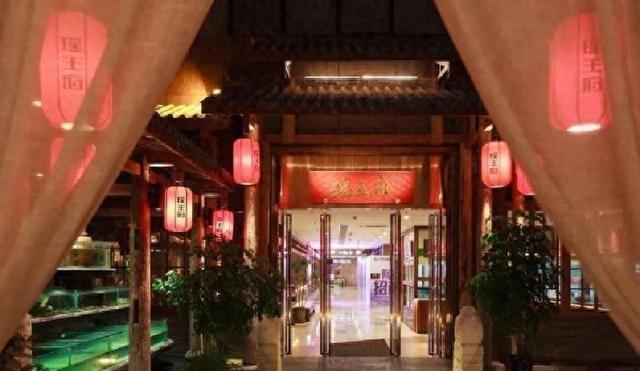 刀,辣椒,鱼头打一菜名叫什么（不起眼的广西漂亮饭）