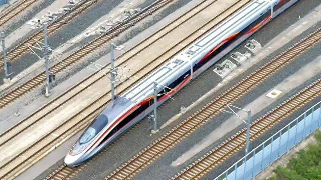 “重度晕车星人”狂喜——坐高铁为啥不晕？