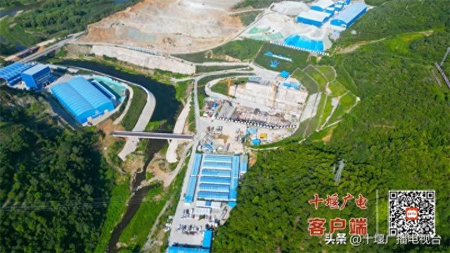 引江补汉工程出口段首段输水主隧洞贯通