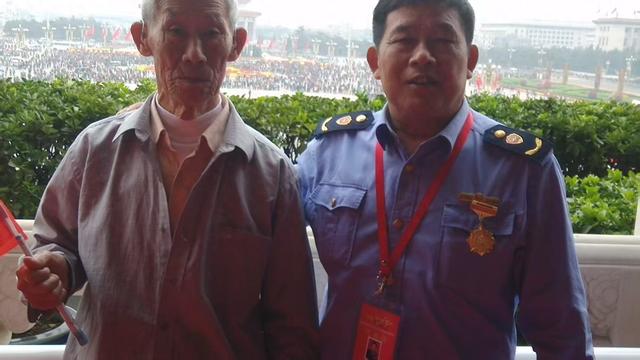 中秋观偿月圆，泪寄天堂双亲，但愿人长久，千里共婵娟