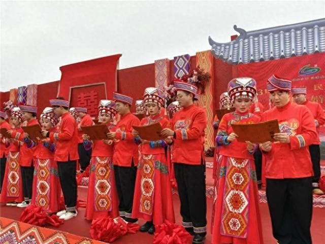 50对新人举行集体婚礼湘西八面山打造“爱情圣地” IP