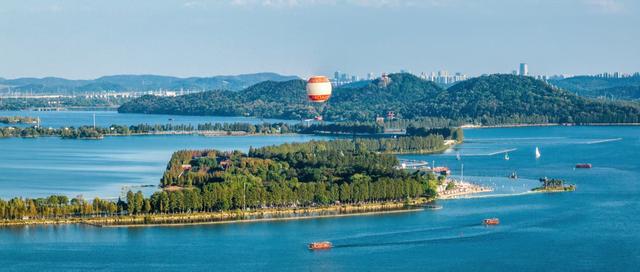 春赏樱、夏看荷、秋品桂、冬观梅，世界名湖人民乐园四季皆成诗