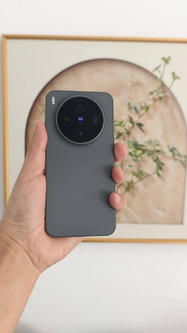 vivo的“爆款逻辑”：vivo X300、iQOO 15、iQOO Neo11