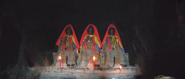 重庆大足深山有一神秘洞窟，洞口对联无人能懂，如同天书