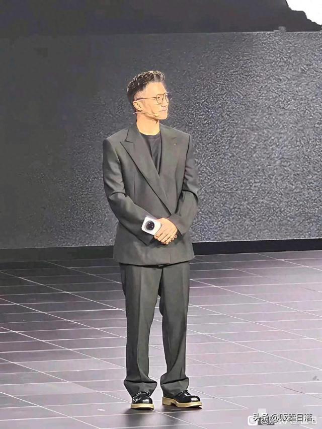 原来也有谢霆锋驾驭不了的衣服，那就是西装！