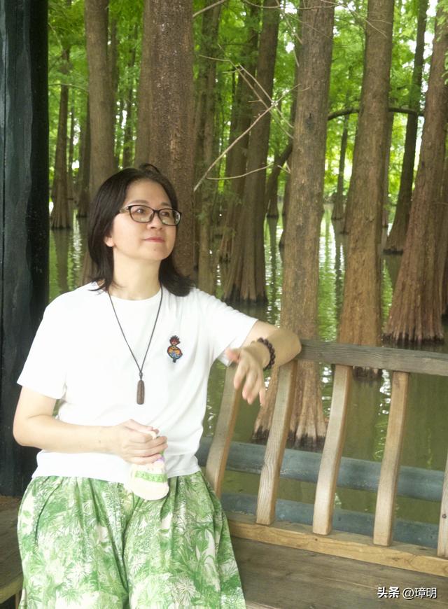 旅行笔记，看人来人往，观树木成行，仿佛走进了电影里的梦幻世界