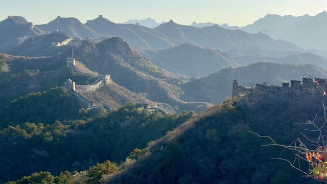 河北滦平：晚秋长城景如画