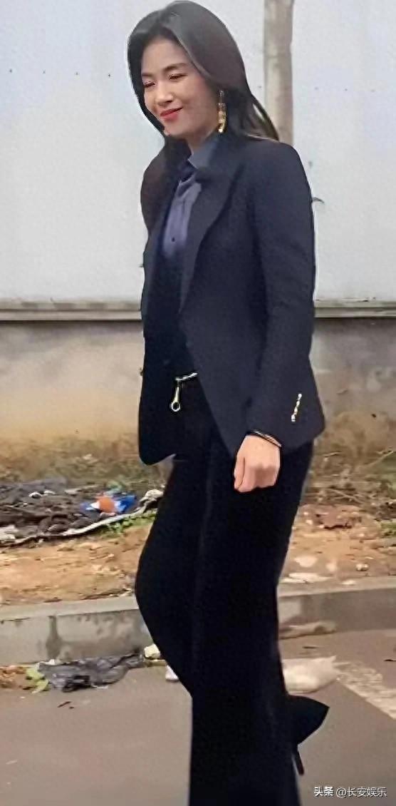 47岁的刘涛被偶遇，真实容颜是这样的，没有网上说的那么漂亮