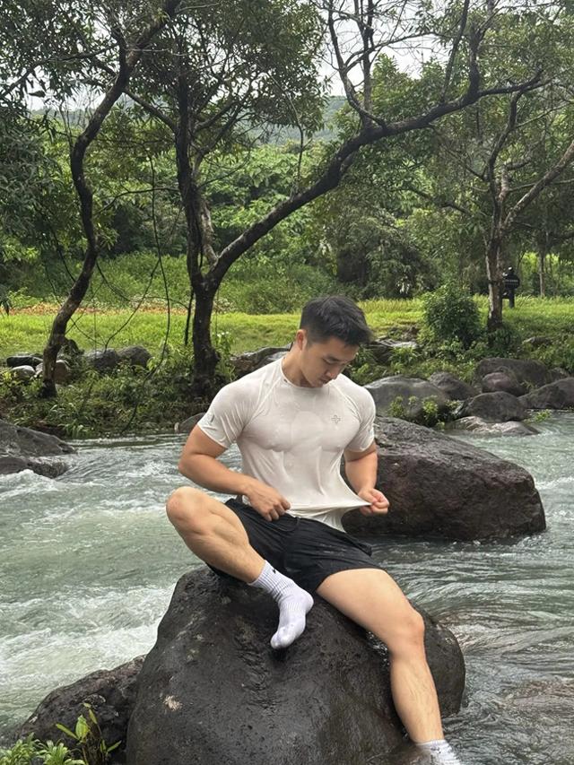 小猫钻东西游戏（猫咪为什么喜欢钻纸箱）