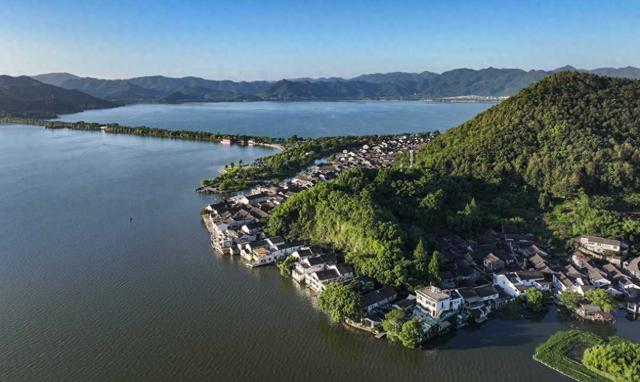 青山绿水载新梦 绘染钱湖万里春