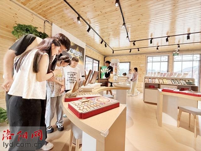 运营机制改革推动 洛阳多家博物馆“非展区”人气旺