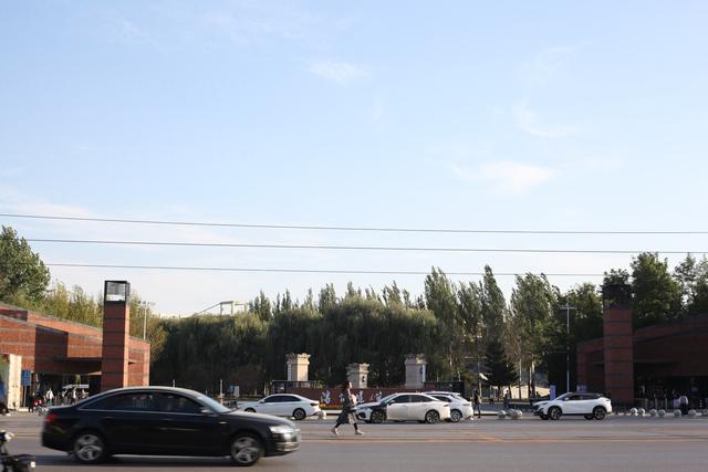 毕业八年，再回建大