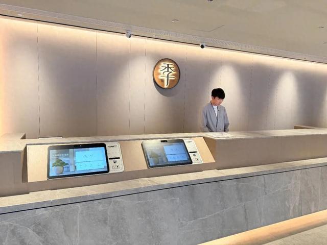 让冰雪绘景、暖宿留情成为今冬最暖的底色