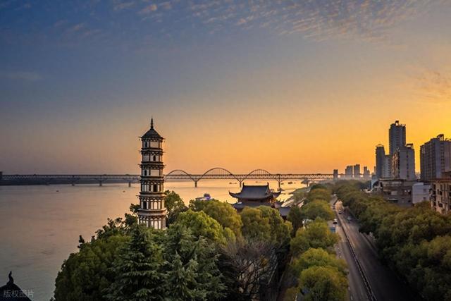 浔阳江畔 一条老街的“逆生长”