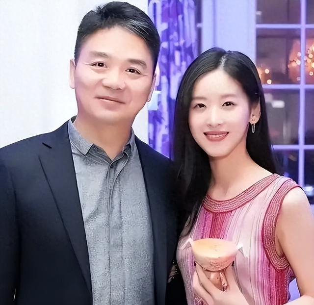 刘强东上千亿身家背后，儿子却是他一生的痛，感谢章泽天视如己出