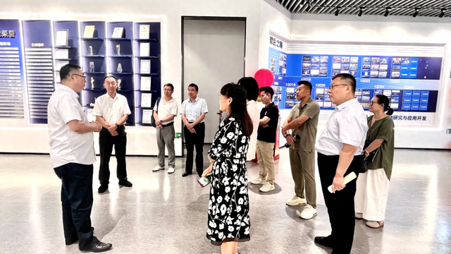 泰山区委书记张培峰考察深兰科技新总部，加速推进AI产业投资落地