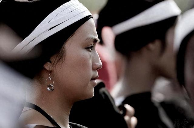 广西与贵州交界处的“菇类村”，女性衣着开放，以母系社会为主