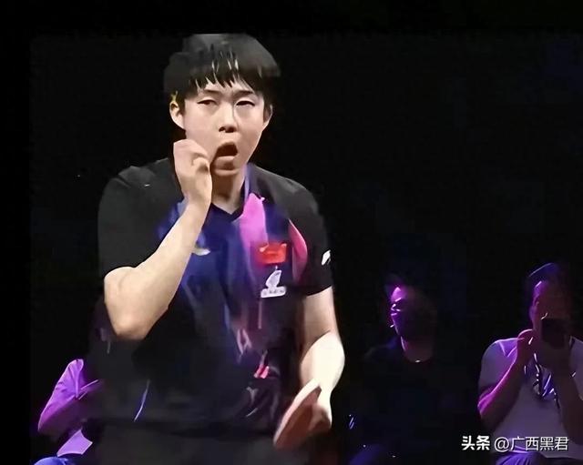 赛场两人萌态百出！王楚钦痒到直挠，孙颖莎表情杀圈粉无数
