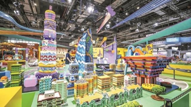 参展商布展接近尾声，进博盛宴已提前锁定期待！展商：来进博会是关键一跃