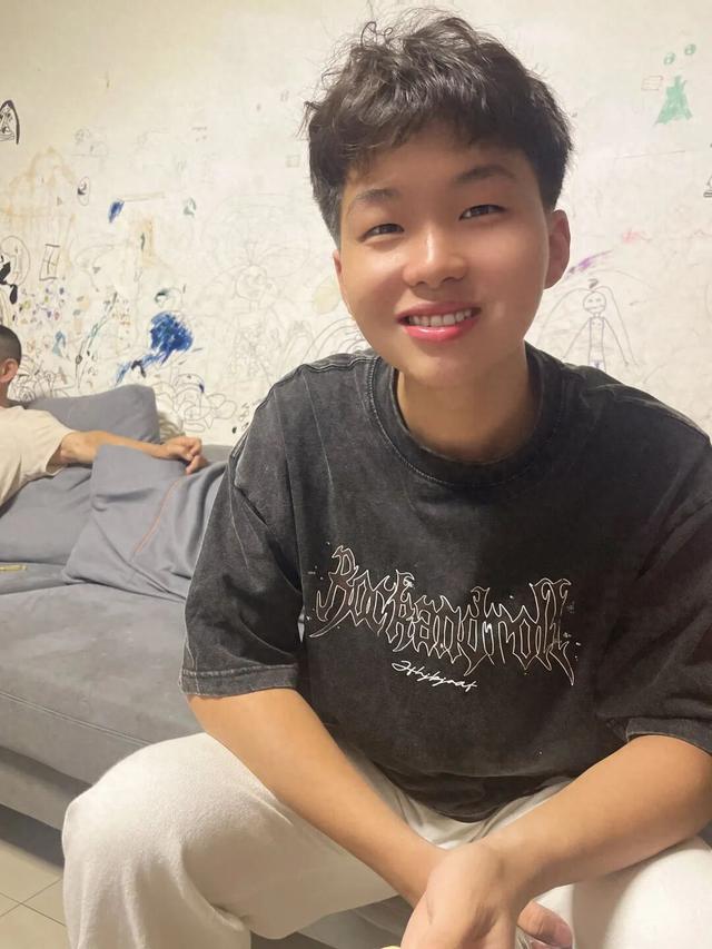 四川宜宾17岁职校学生与同学云南边境失联，同学在微信群里称“快救救我”
