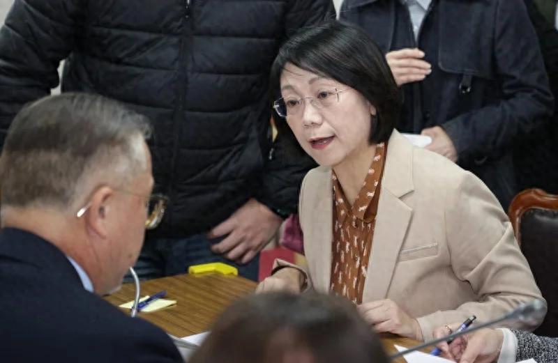 曹兴诚控告翁晓玲求偿4000万再度败诉,翁:公理自在人心