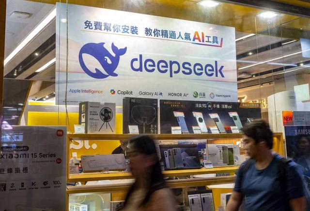 DeepSeek，正在遭遇“中年危机”
