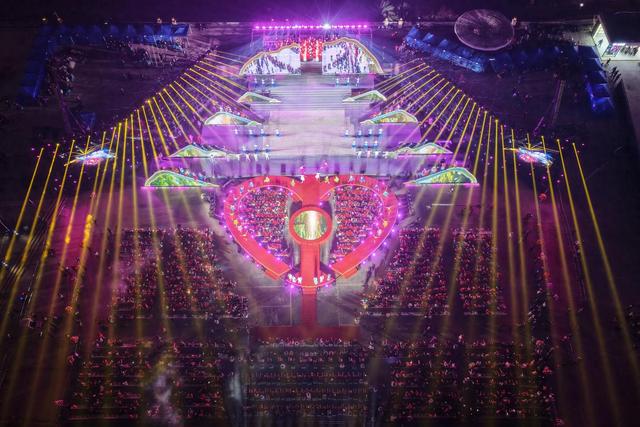 以浪漫之名！四川宜宾、泸州、眉山三城联动，520对情侣赴“长江之约”