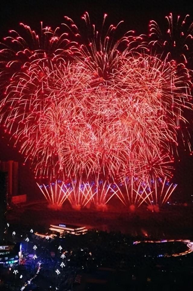 荥经七夕焰火全攻略：向银河发射爱心！2025年最浪漫的夜晚指南