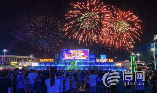 青岛金沙滩啤酒城海边焰火秀璀璨上演 点燃夏夜狂欢