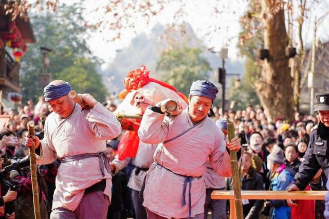 “烟火上里·坝坝年”四川雅安雨城区2026年猪文化活动举行