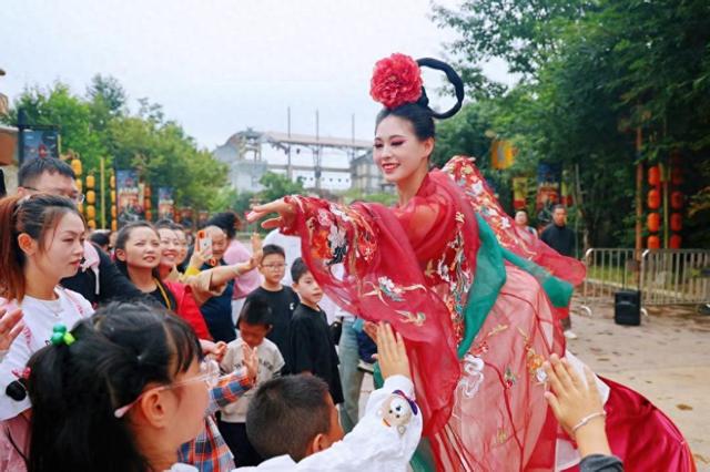 国内长途游占比攀升，成都居热门长途游目的地Top2