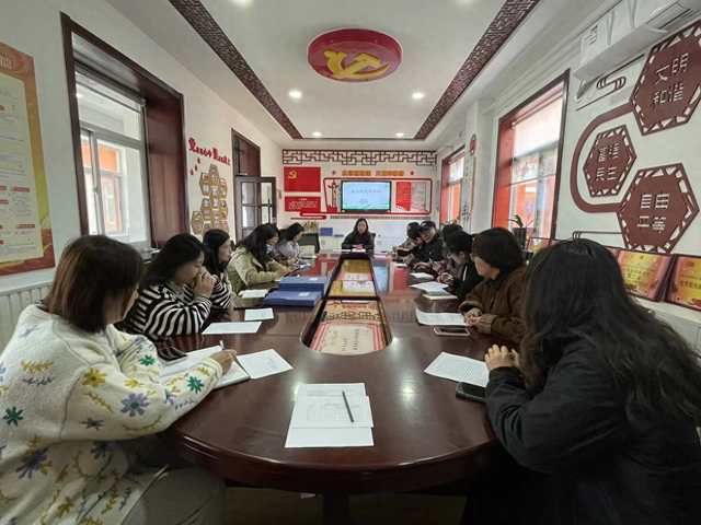 班级优化大师创建小组（奇山小学举行班主任工作论坛）