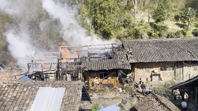 福建舰贵州籍战士闯火海勇救3人